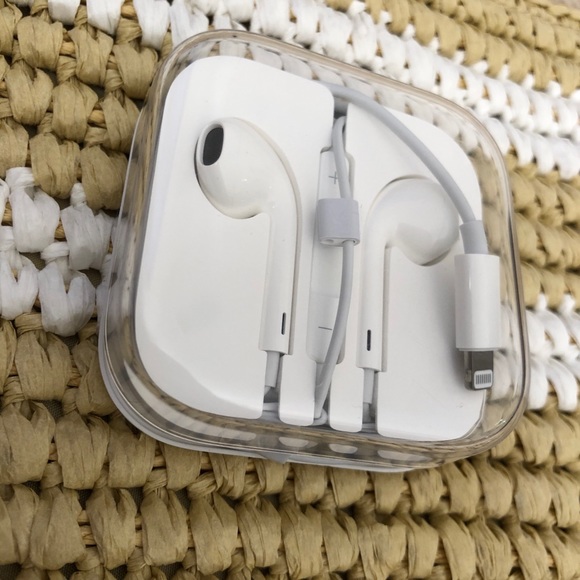 Apple Other - 🎁Apple Earpods🎁(NWOT)